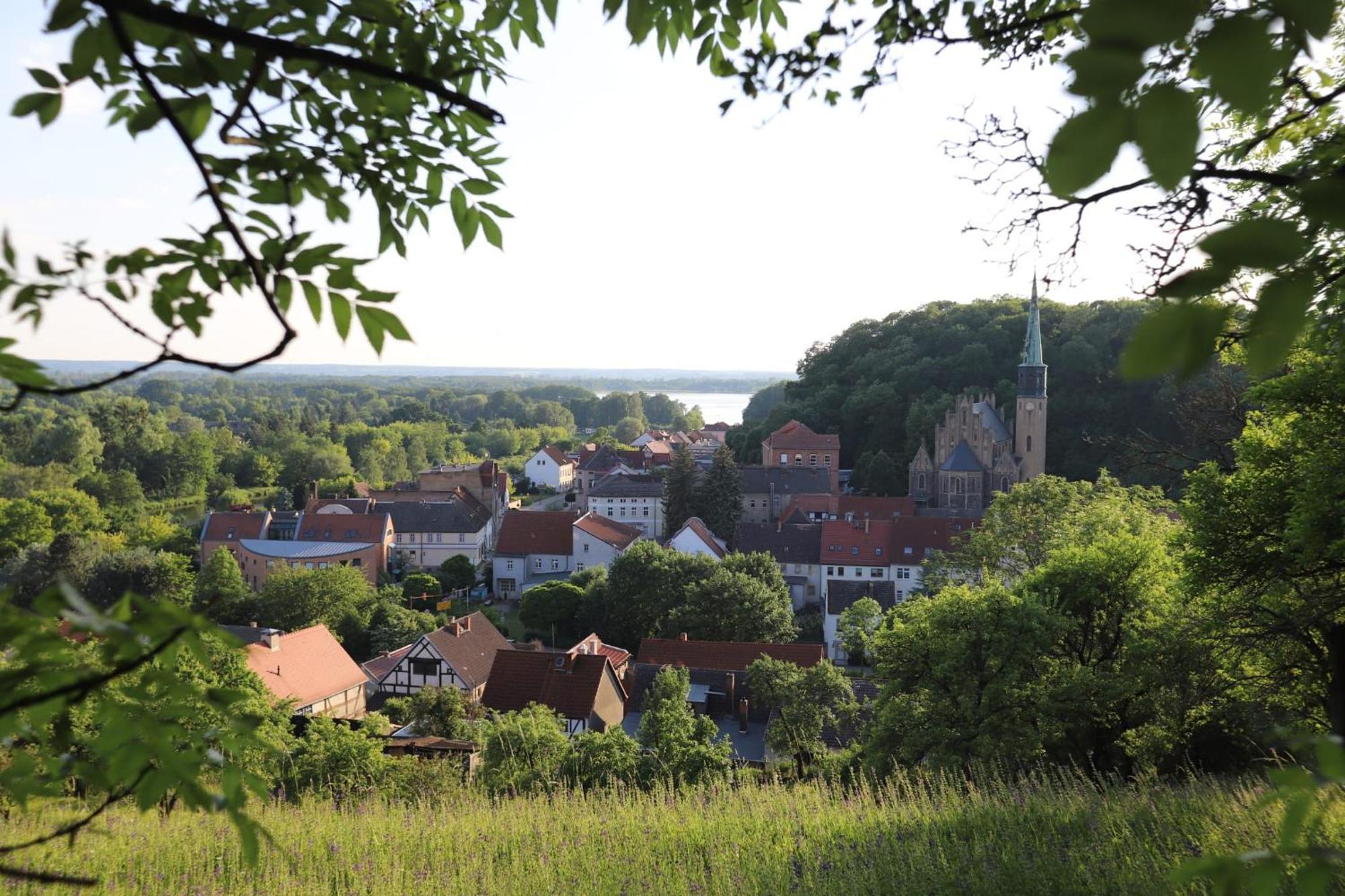 Fliedergarten Oderberg - Charmante, Grosse Ferienwohnung ภายนอก รูปภาพ